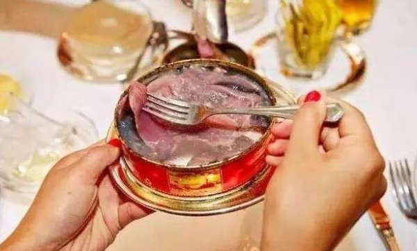 世界上最臭的鱼罐头，鲱鱼罐头比臭豆腐还臭