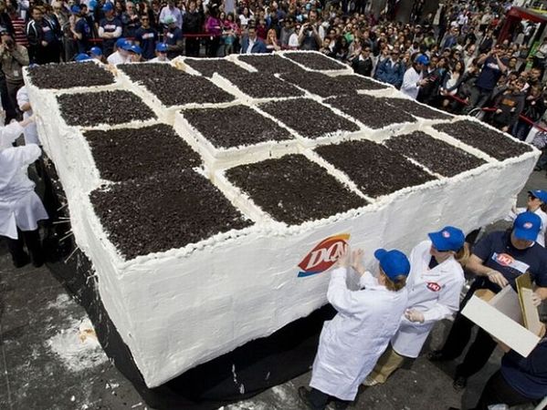 世界上最大的冰淇淋蛋糕，重量达10吨