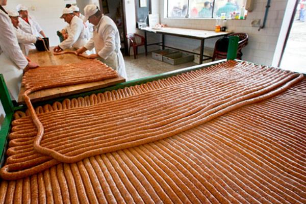 世界上最长的香肠，长度超过2000米
