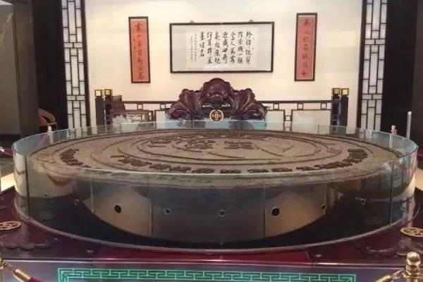 世界上最大的普洱茶饼，直径3.28米重3.6吨