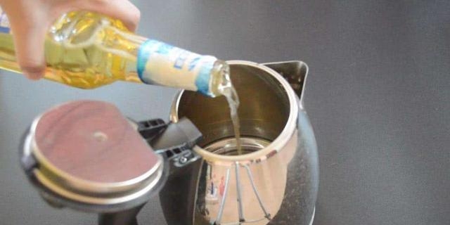 热水壶水垢如何清洗（烧水壶去水垢最简单的方法）