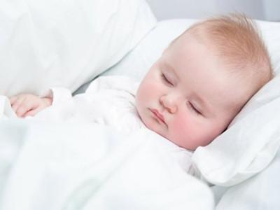 什么时候给宝宝使用枕头(为什么睡觉需要枕头)