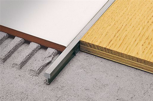 木地板与瓷砖之间怎样衔接