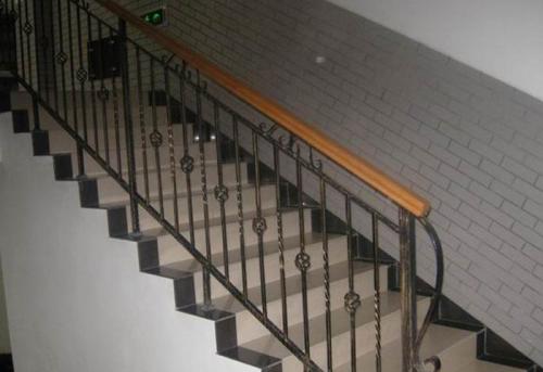 楼梯墙砖对缝斜形贴法是什么