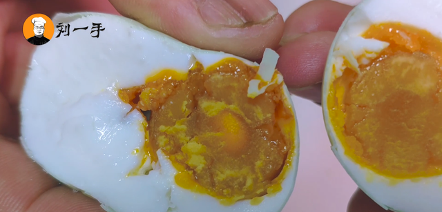 如何做咸鸭蛋才会更美味（腌制咸鸭蛋的最佳诀窍及营养价值）
