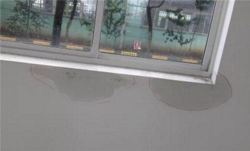 从窗户上框漏水是什么原因