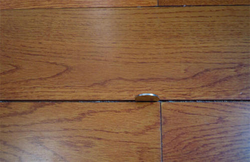 地板有缝隙怎么处理