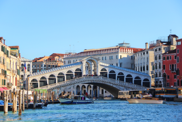 威尼斯为什么叫浪漫之都?受文化影响(为著名历史文化名城)