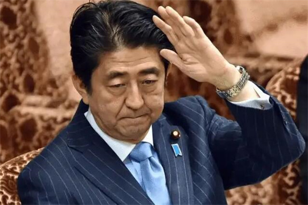 日本前首相安倍晋三去逝了吗?已无生命体征(演讲时中枪)
