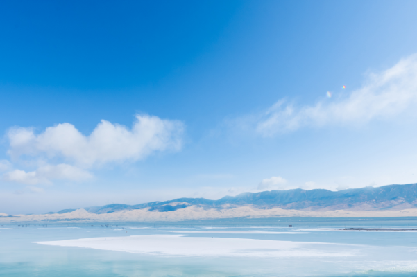 中国最大的咸水湖是：青海湖(世界第二大咸水湖)