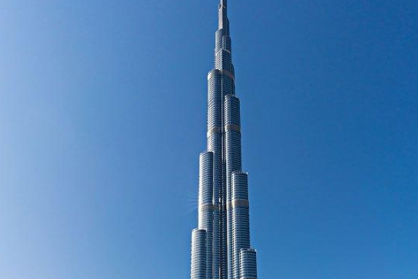世界上最高的楼:哈利法塔(高度为828米)
