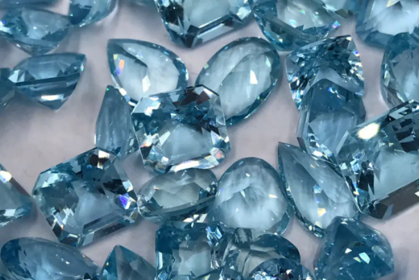 海蓝宝是什么宝石?硅酸盐类物质晶体(分布于北部沙漠戈壁)
