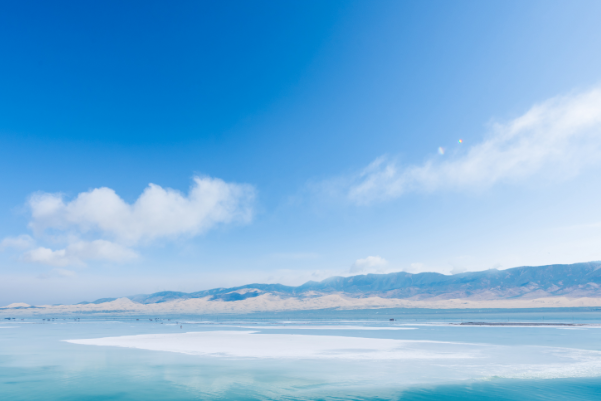 中国最大的咸水湖：青海湖(面积为4625.6平方千米)