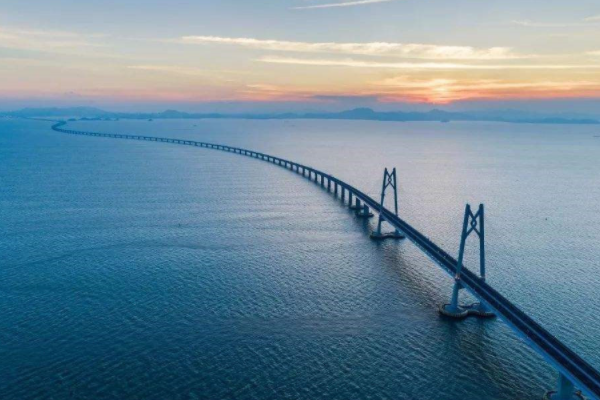 世界上最长的桥：丹昆特大桥(长度为164.851公里)