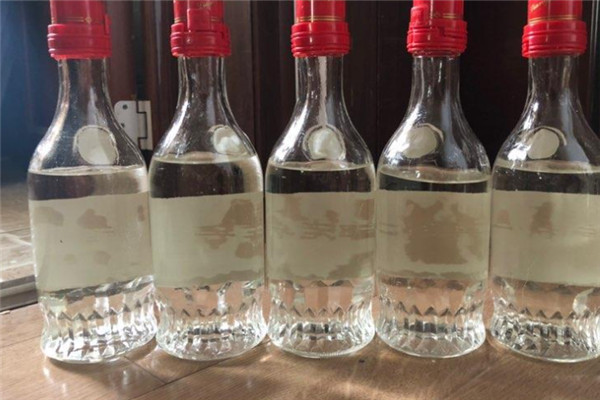 甘肃十大名酒排行榜：柳湖春上榜，第一和茅台酒齐名