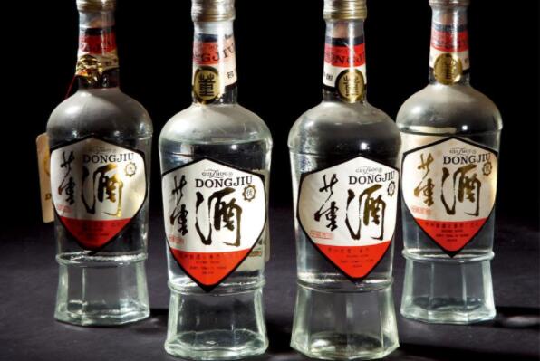 贵州知名的十大名酒品牌，董酒上榜，第一是大曲酱香型酒的鼻祖