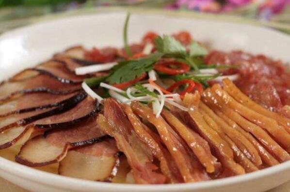 湘菜酒席中的十道菜 腊味合蒸上榜，第二是经典家常菜