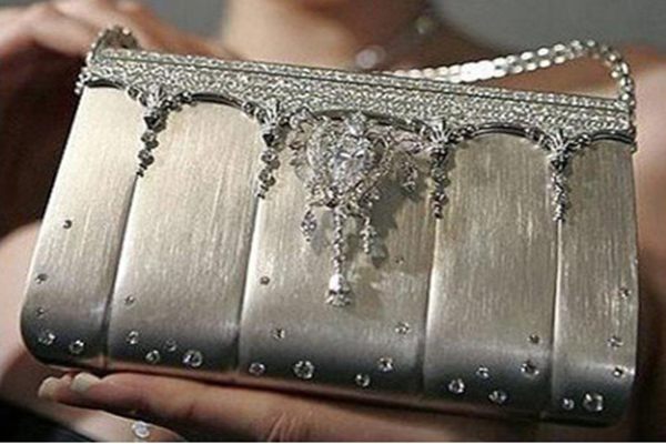 最贵的十款包包排行榜：爱马仕上榜，第一380万美元(4000颗钻石)