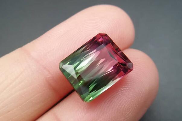 全球十大最漂亮的宝石品种，紫晶洞上榜，第五被称为夜明珠