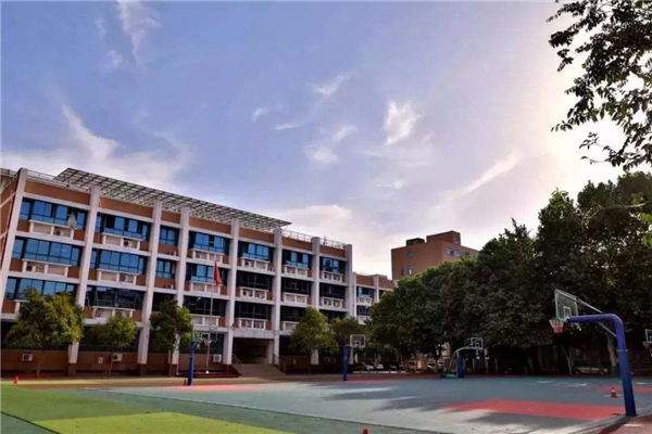 郑州初中学校排名 河南省实验中学是百强中学之一