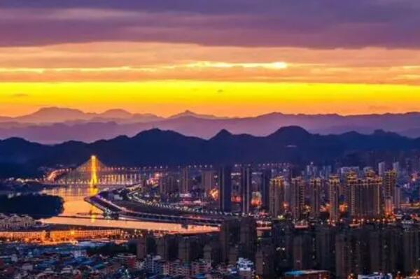 浙江城市综合实力排行前十，杭州高居榜首，第六由佛宗道源的美誉