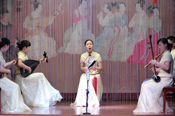 中国申遗时间最早的十大非遗，昆曲上榜，第二是中国最古老的弹拨乐