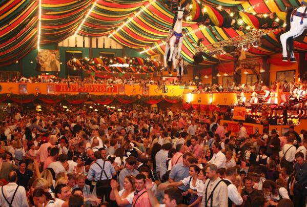 世界游客量最大的十大狂欢节，啤酒节上榜，第一是地球上最伟大的表