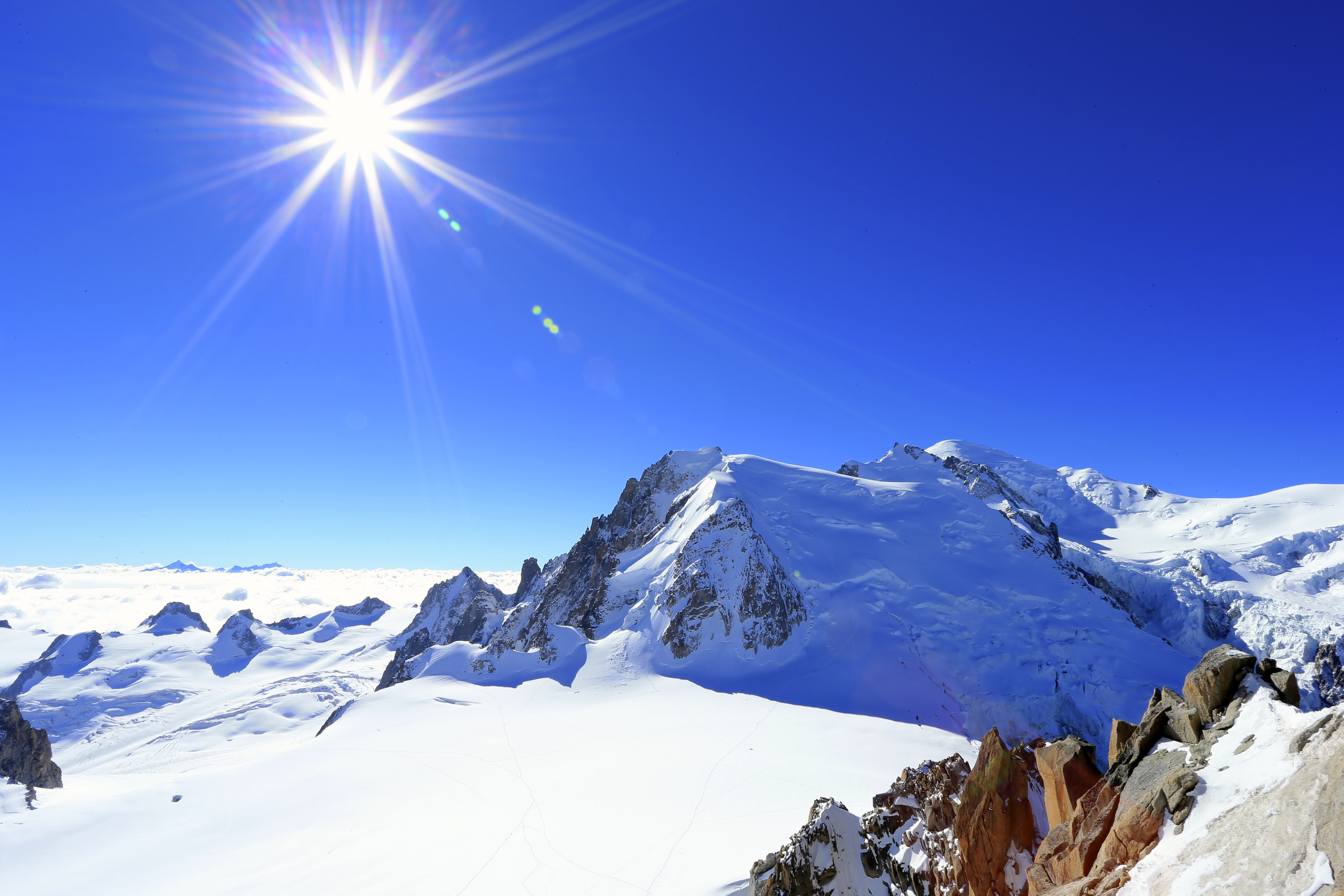 阿尔卑斯山是哪个国家的？阿尔卑斯山是不是最大的山？