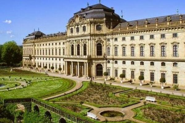 世界十大著名巴洛克建筑，茨温格尔宫上榜，第一是为第一座巴洛克建