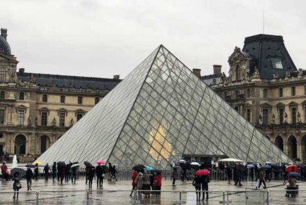 世界最大的十大博物馆，榜首原是法国王宫，冬宫仅排第二(艾尔米塔什