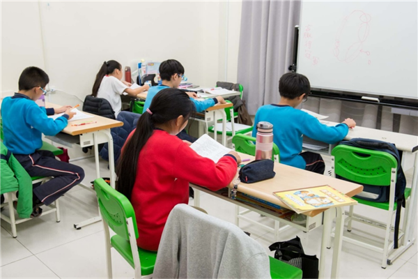 遂宁市十大教育培训机构排名 遂宁市新维教育上榜第二团队优秀