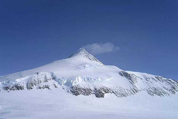 世界十大高峰排名，珠穆朗玛峰排第一，第九是杀人峰
