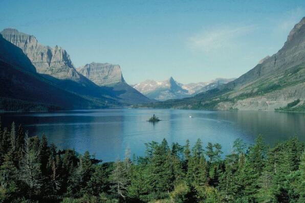 世界十大湖泊排行榜 贝加尔湖上榜，第一是世界上最大的湖泊