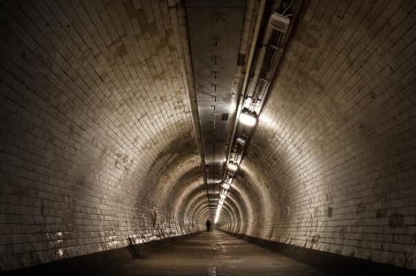 世界十大奇特隧道 伦敦泰晤士河隧道上榜，第一在瑞士