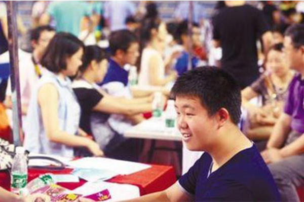中国高考十大神童 谢彦波和陈舒音上榜，第一名十岁上大学