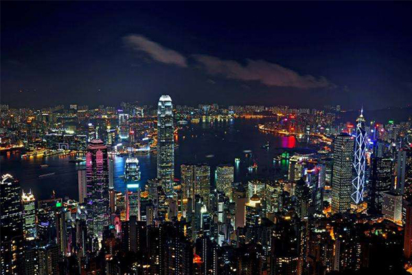 全国城市竞争力排名2018 香港三项榜首，深圳综合经济最强