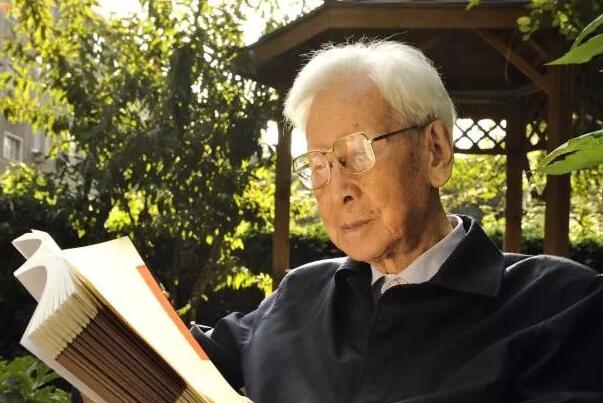 中国当代十大著名书法家 王学仲上榜,启功先生排名第一