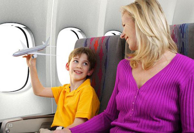 飞机降落时嚼口香糖可以防止耳膜胀裂