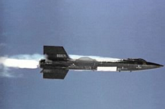 世界上最快的飞机排行榜，X-15(7274千米/小时)力压“黑鸟”成第一