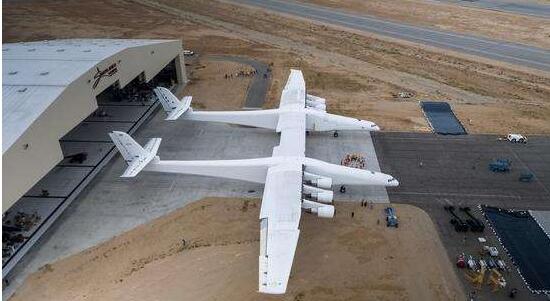 世界上最大飞机,Stratolaunch长达117米(可搭载275吨火箭)