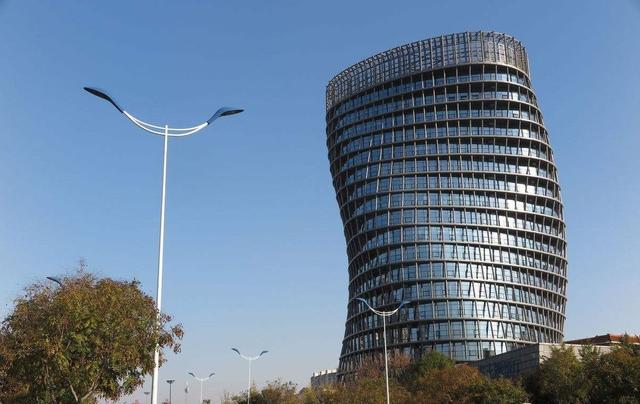 北京最丑的大楼：外形似＂猪大肠＂