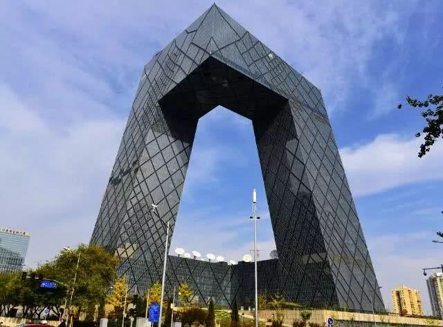 中国最大的办公楼：中央电视台总部造型独树一帜