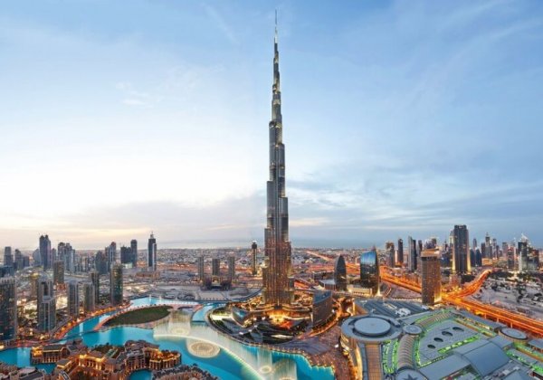 世界最高楼排名前三名：哈利法塔高达828米