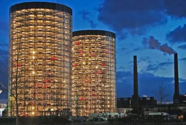 世界上最壮观的停车场：塔高48米