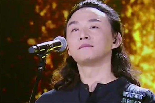 中国十大民谣歌手：赵雷上榜，他演唱了《无畏》