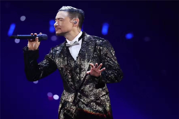 香港十大著名男歌手排行榜：谭咏麟上榜，他是流行音乐的教父