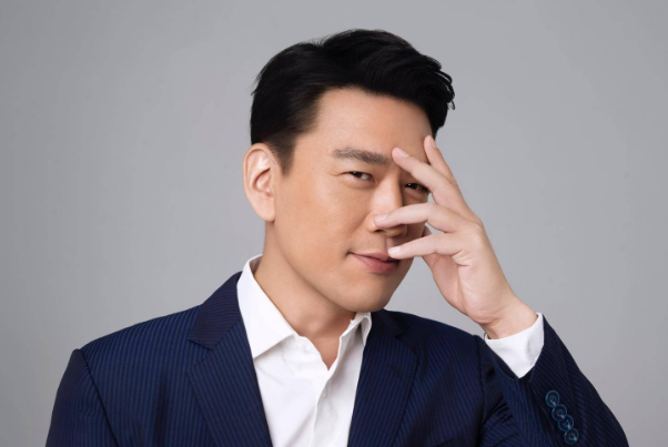 娱乐圈十大“大叔级”男演员排行榜：王耀庆上榜，第一颇受欢迎