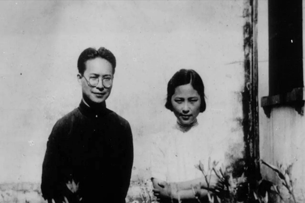 中国当代十大诗人排行榜：第一洛夫，第十仅活到25岁