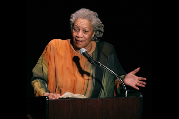世界女作家排行榜：杜拉斯上榜，第九被称为美国黑人史的百科全书
