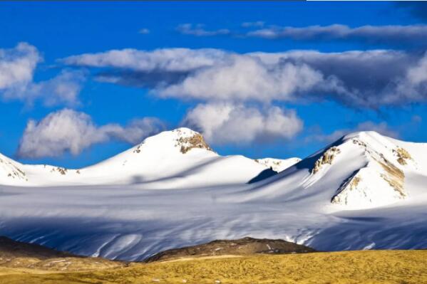 世界十大著名山脉，榜首有世界最高峰，北美洲脊骨排第四(落基山脉